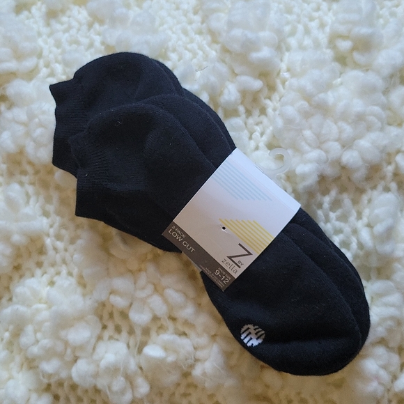 Zella Socks - Picture 1 of 6